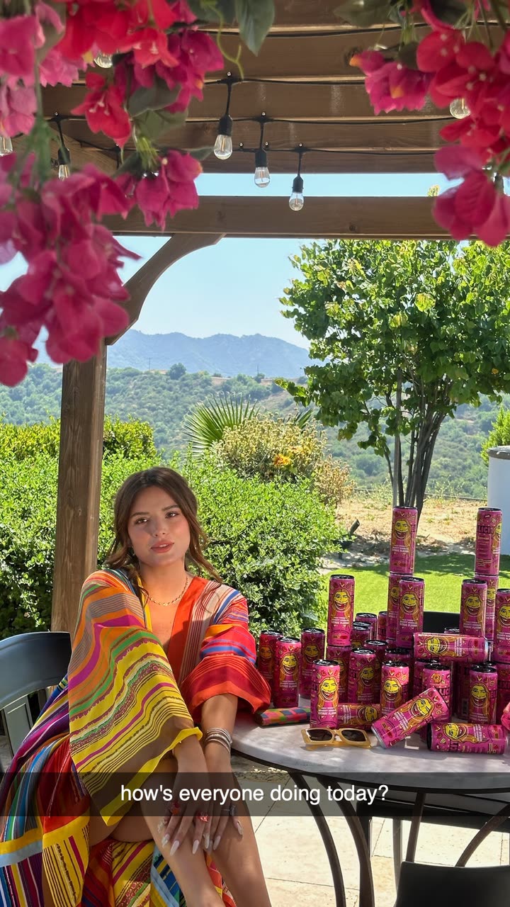 محتوى سناب شات لـ Bella Thorne
