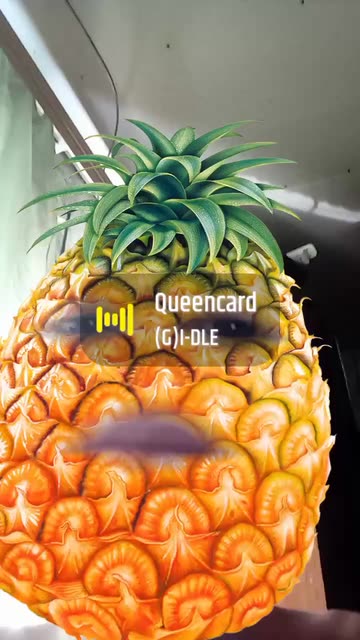 Preview for a Spotlight video that uses the Pineapple face Lens