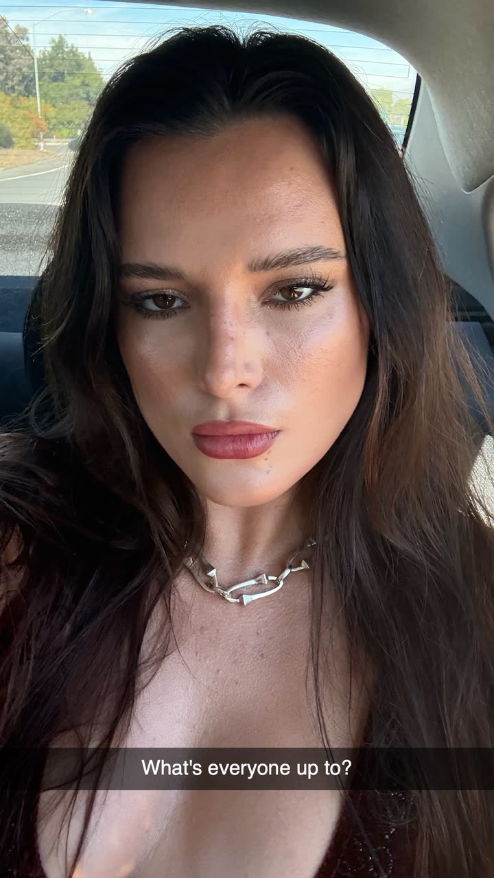 محتوى سناب شات لـ Bella Thorne