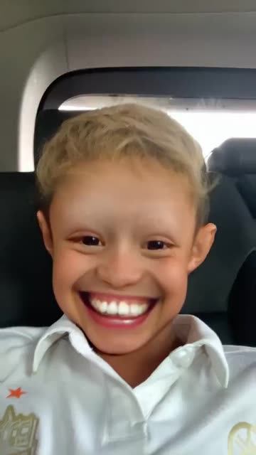 Preview for a Spotlight video that uses the Smile Face Lens