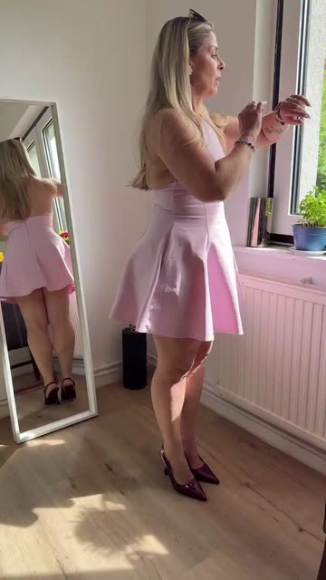 women getting dressed Woman hi-res stock photography and images Getting Dressed Full Length Beautiful