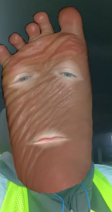 Preview for a Spotlight video that uses the Feet Man Face Lens