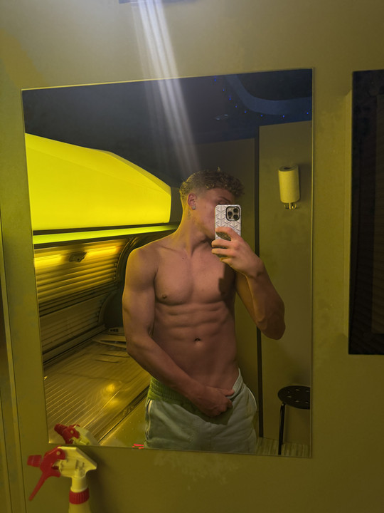 Blondestud69