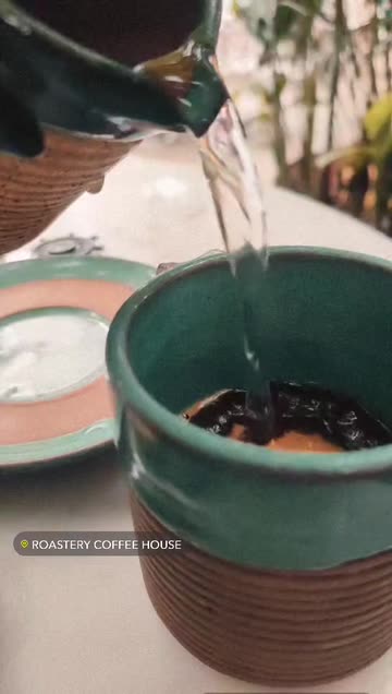 Preview for a Spotlight video that uses the Mocha-Grain Lens