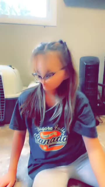 Preview for a Spotlight video that uses the Small face funny Lens
