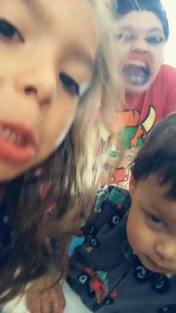 Preview for a Spotlight video that uses the Face Upside Down Lens