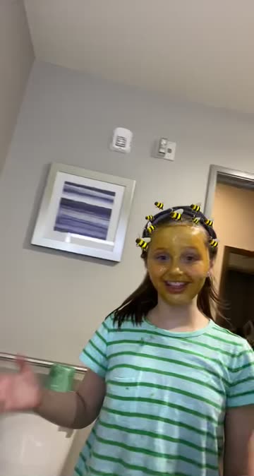 Preview for a Spotlight video that uses the Bumble Bees Lens