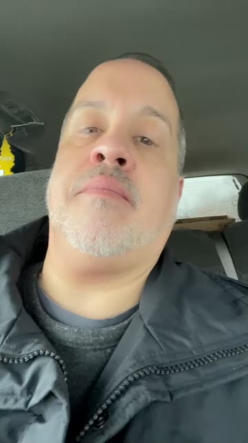 Preview for a Spotlight video that uses the No Eyebrows Lens