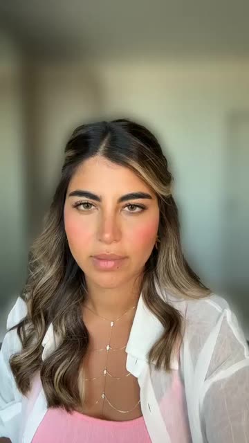 Preview for a Spotlight video that uses the Blurred Background Lens