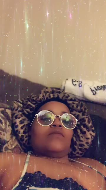 Preview for a Spotlight video that uses the Сolorful Sparkles Lens