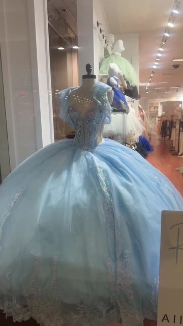 Cinthya's Elegant Gowns & Formal Wear Showcase