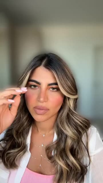Preview for a Spotlight video that uses the Blurred Background Lens