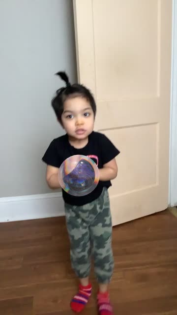 Preview for a Spotlight video that uses the Liquid Ball Lens