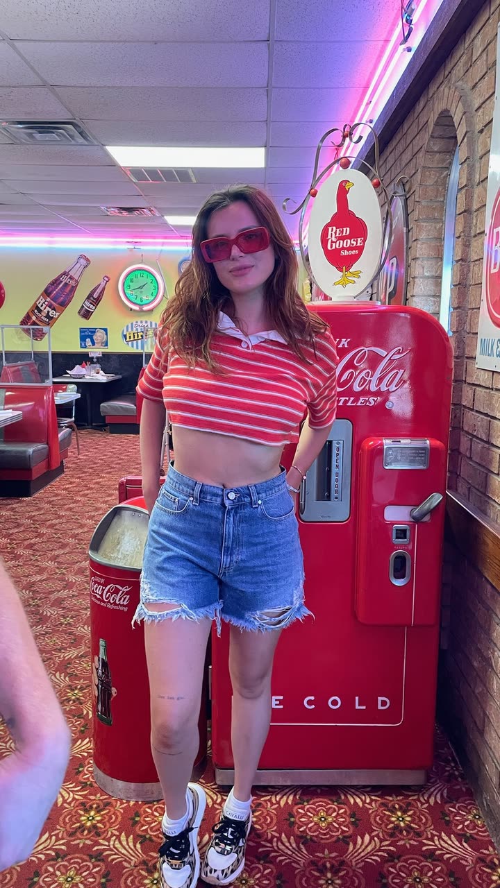 محتوى سناب شات لـ Bella Thorne