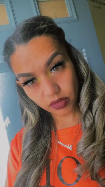 Preview for a Spotlight video that uses the yellow make up Lens