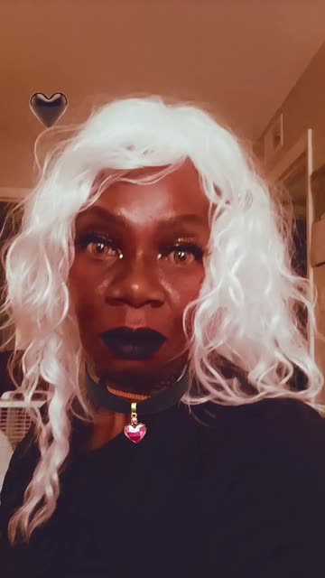 Preview for a Spotlight video that uses the Mocca Heart Lens