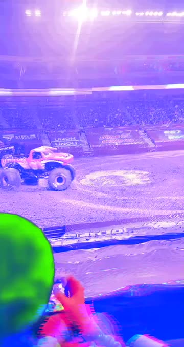 Preview for a Spotlight video that uses the Highlighter Glitch Lens
