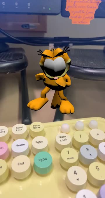 Preview for a Spotlight video that uses the twerking Garfield Lens