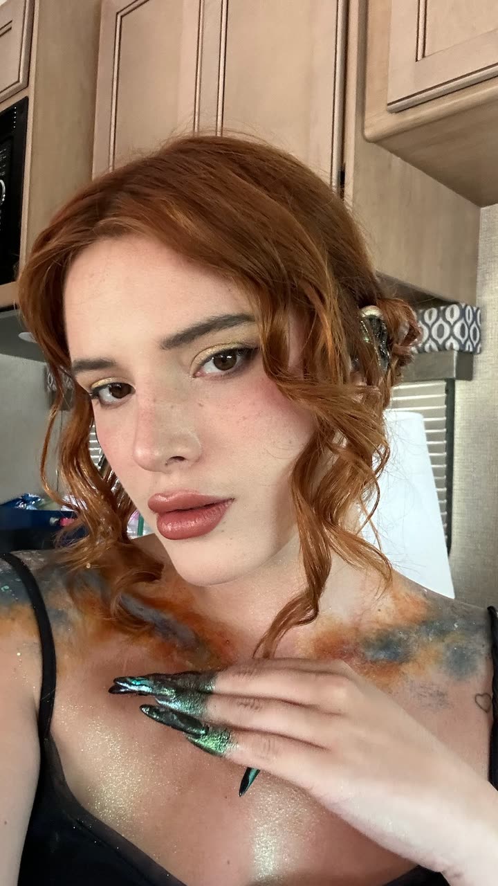 محتوى سناب شات لـ Bella Thorne