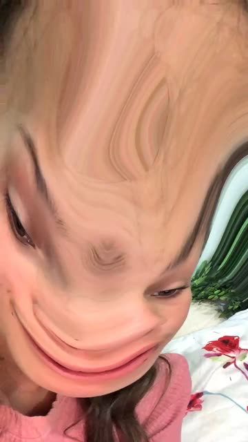 Preview for a Spotlight video that uses the Donkey Horse Lens