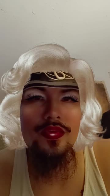 Preview for a Spotlight video that uses the Hollywood Glam Lens