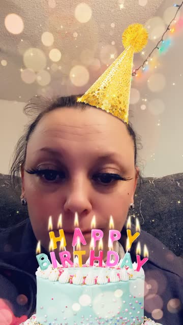Preview for a Spotlight video that uses the Happy Birthday  Lens