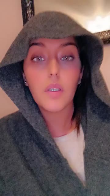Preview for a Spotlight video that uses the Makeup md Lens
