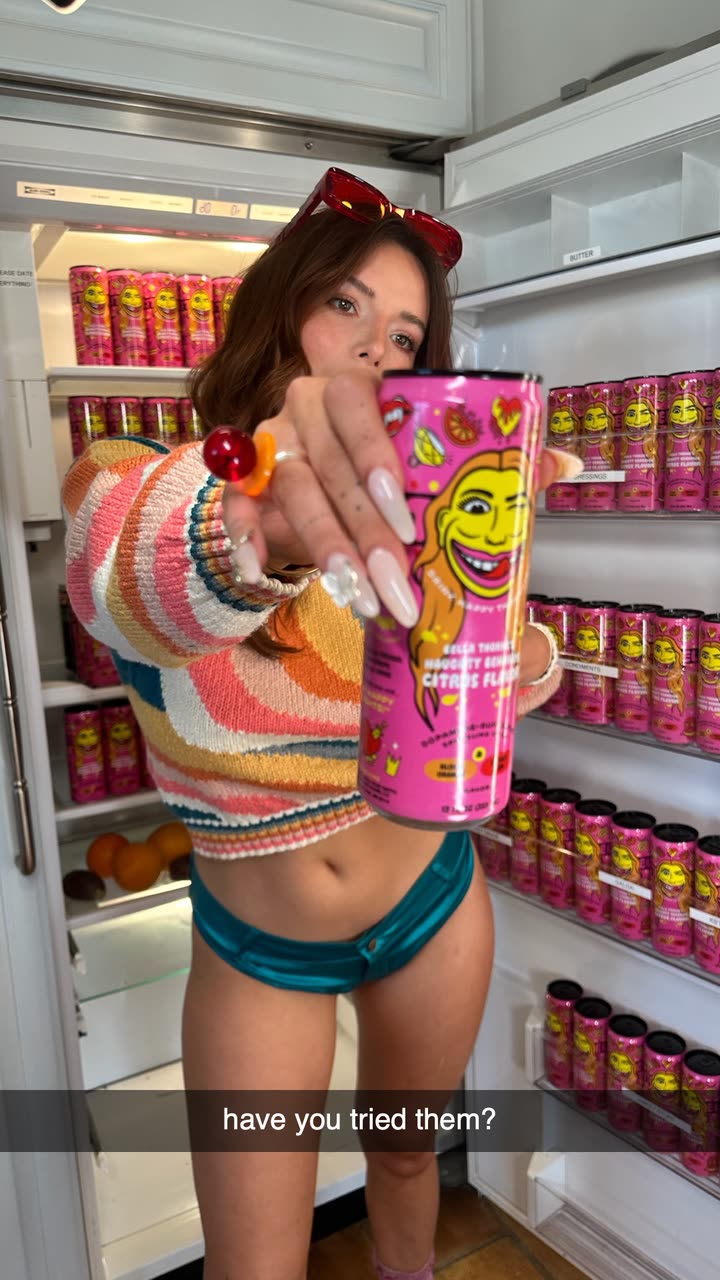 محتوى سناب شات لـ Bella Thorne