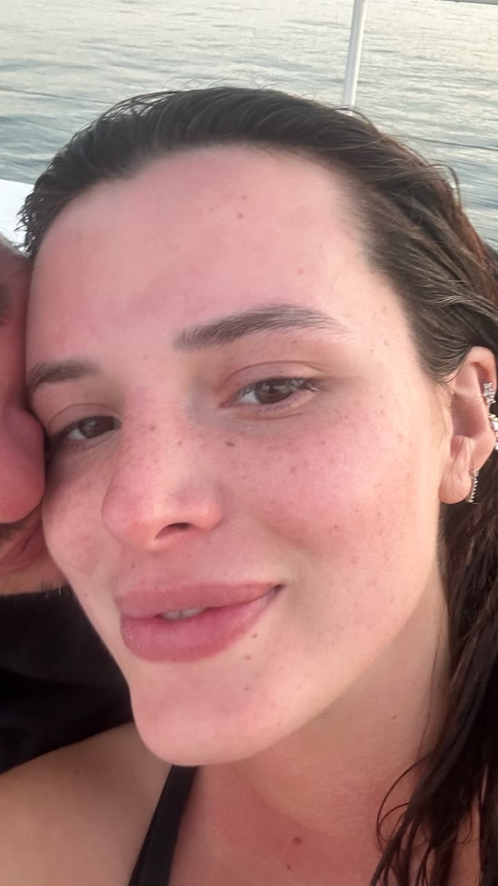 محتوى سناب شات لـ Bella Thorne