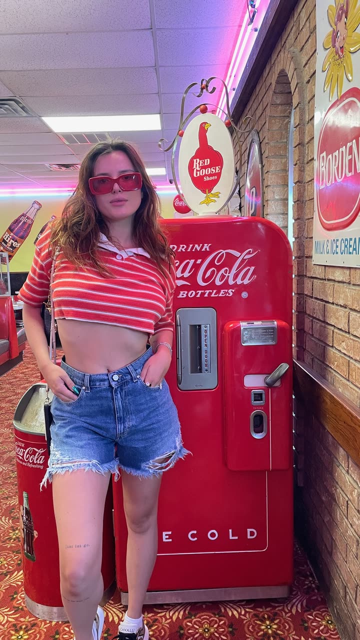 محتوى سناب شات لـ Bella Thorne