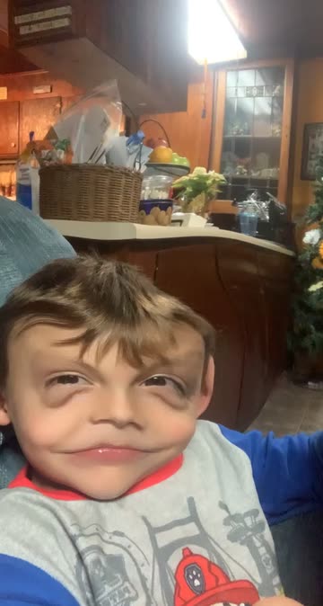 Preview for a Spotlight video that uses the Face Changer Lens