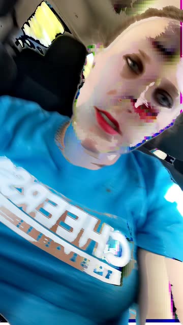 Preview for a Spotlight video that uses the glitch Lens