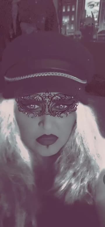Preview for a Spotlight video that uses the dark mask Lens