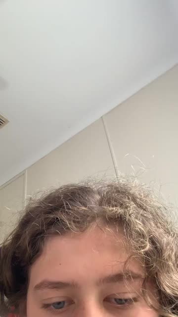 Preview for a Spotlight video that uses the Perfect Selfie Lens