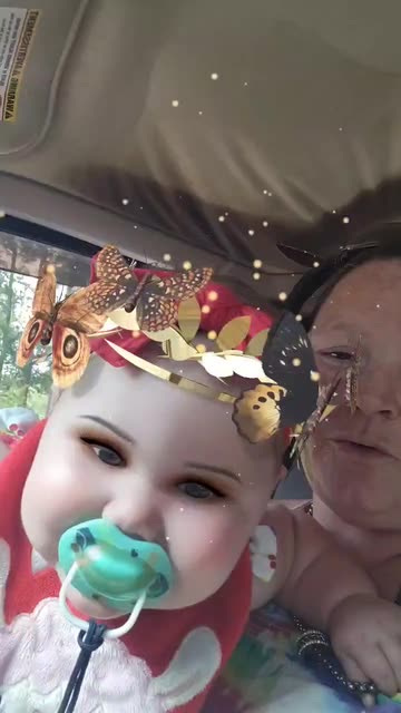 Preview for a Spotlight video that uses the Gold Butterflies Lens
