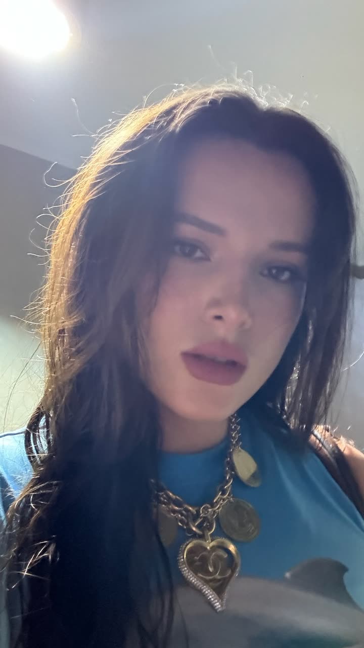 محتوى سناب شات لـ Bella Thorne