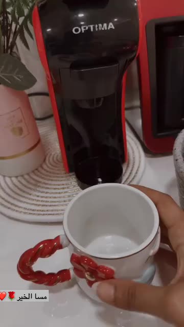 Preview for a Spotlight video that uses the coffee Lens