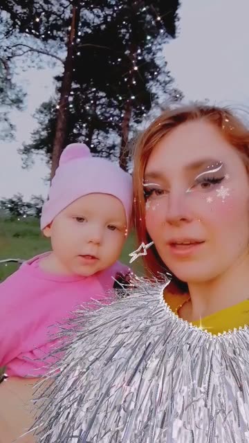 Preview for a Spotlight video that uses the New Years Glam Look Lens