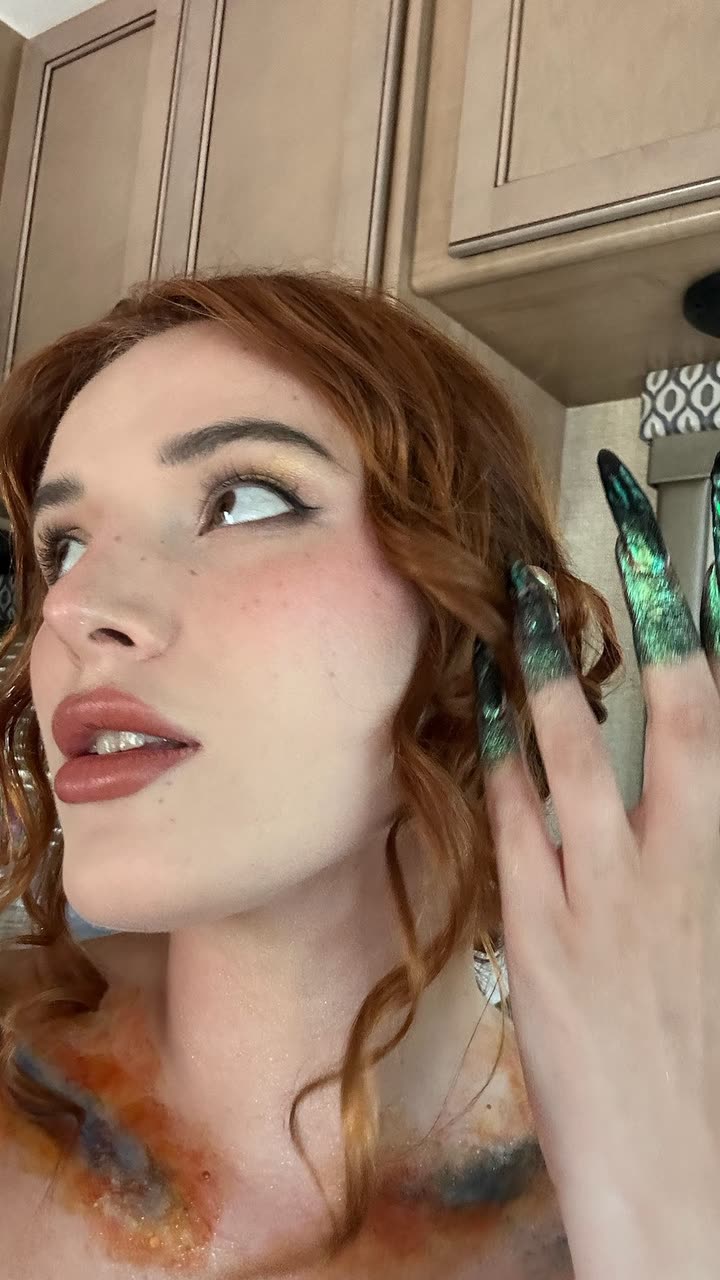 محتوى سناب شات لـ Bella Thorne