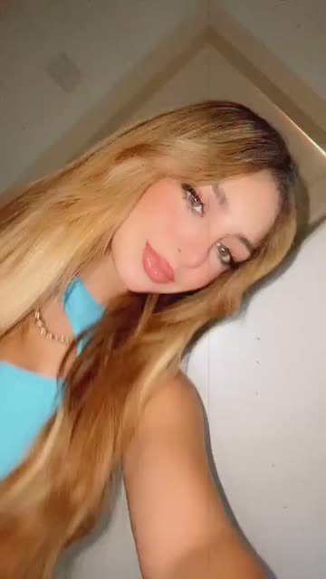 Preview for a Spotlight video that uses the Vintage Babyface Lens