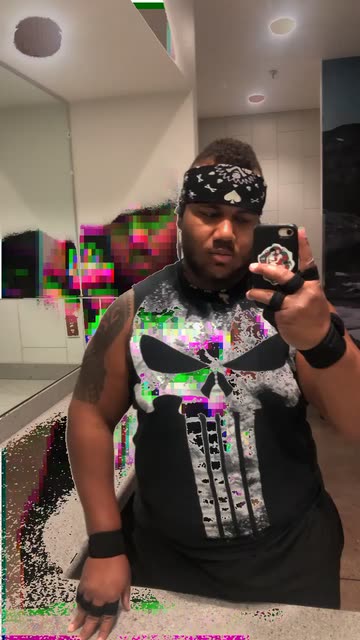 Preview for a Spotlight video that uses the glitch Lens