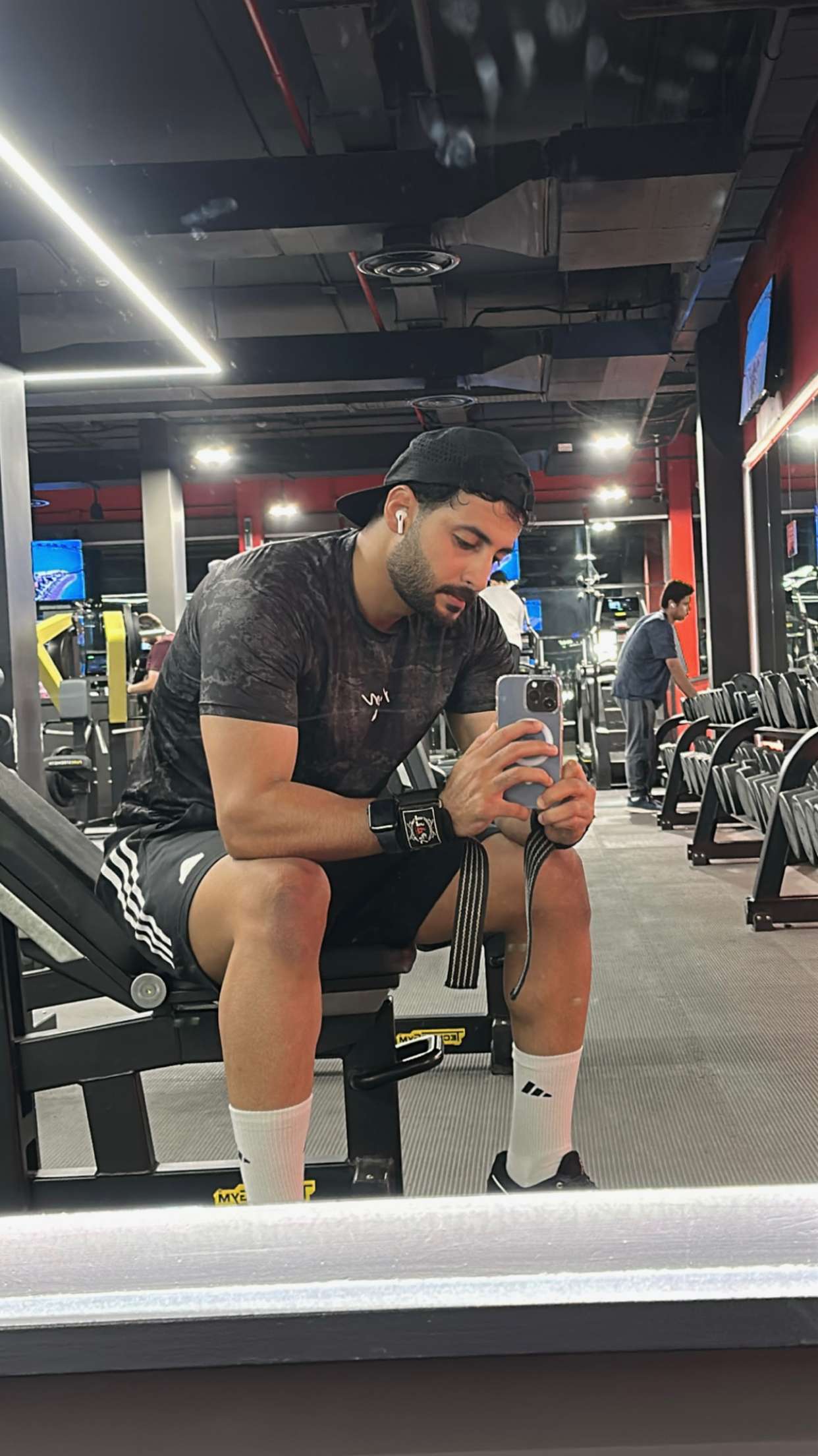 محتوى سناب شات لـ Talal. Q