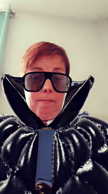 Preview for a Spotlight video that uses the Trendy Looks Lens
