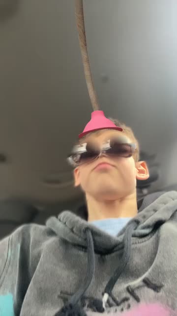 Preview for a Spotlight video that uses the wiggly Lens