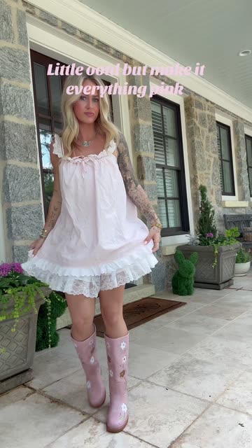 Leah's Pink Garden Look: Cute Outfit & Boots
