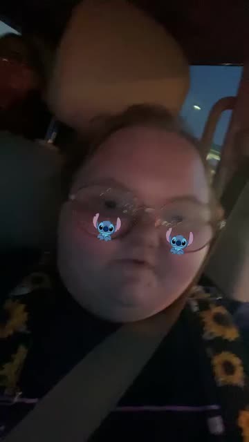 Preview for a Spotlight video that uses the stitch blush Lens