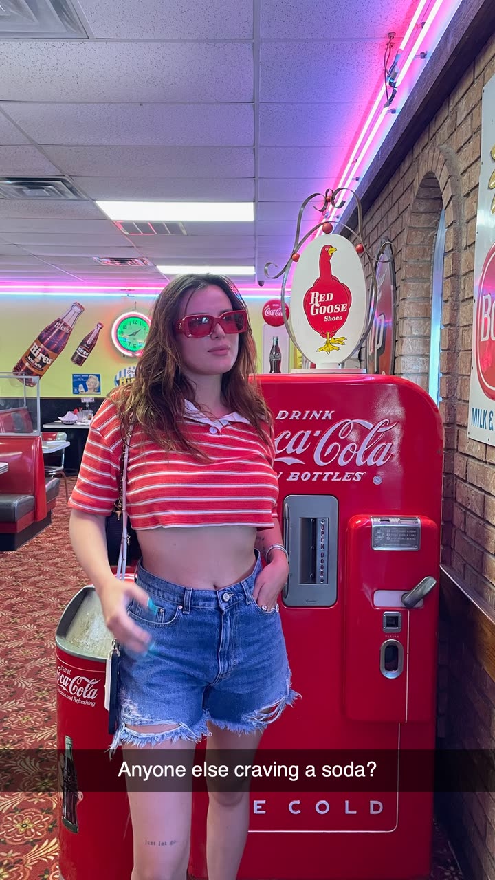 محتوى سناب شات لـ Bella Thorne