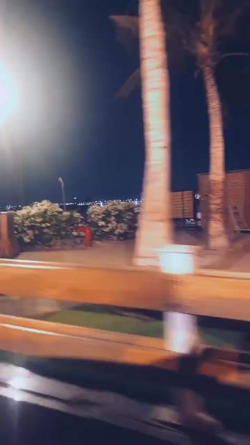 Preview for a Spotlight video that uses the the sea blue Lens