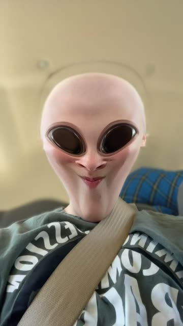 Preview for a Spotlight video that uses the Alien Face Lens