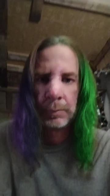 Preview for a Spotlight video that uses the Green Puple Hair Lens